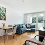 Appartement Modern With Smart Tv & Wifi Only 500 M From The Sea By Renters *