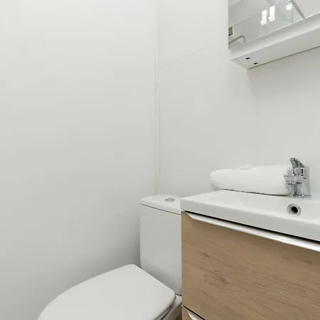 Modern With Smart Tv & Wifi Only 500 M From The Sea By Renters