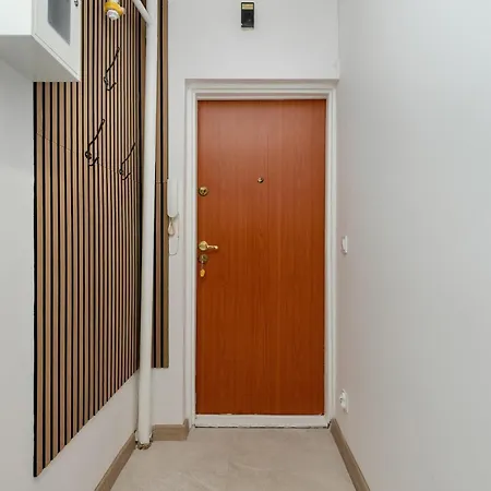 Modern With Smart Tv & Wifi Only 500 M From The Sea By Renters Γκντίνια