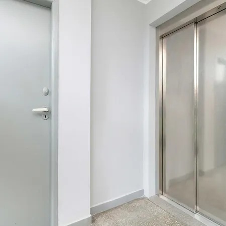 Modern With Smart Tv & Wifi Only 500 M From The Sea By Renters 公寓